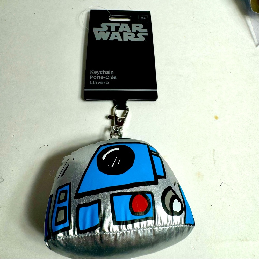 NWT. Disney Star Wars R2D2 plush keychain